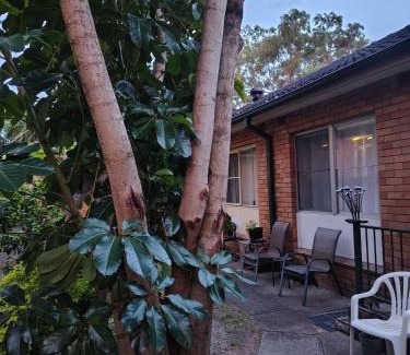 Kogarah Villa | Quiet, central, cosy one bedroom villa in Kogarah
