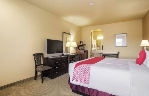 Valley View Hotel | Quiet & Spacious King-Bed Room Ideal for Rest Near Dallas Cowboys Stadium – 22 M