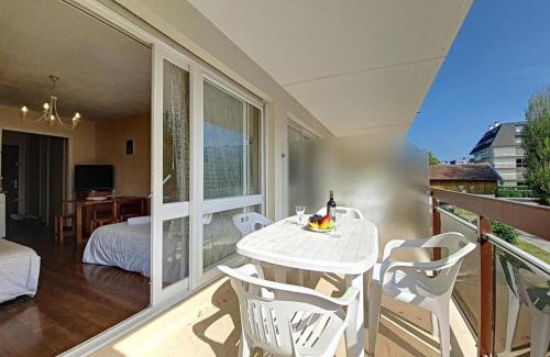 Houlgate Apartment | Quiet studio with balcony near the beach