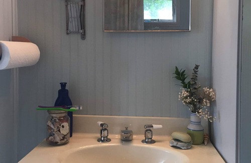 Wading River Apartment | Quirky Beach Studio!