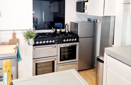 Seafront House | Quirky Seaside Family Cottage, Walk to the Waves!