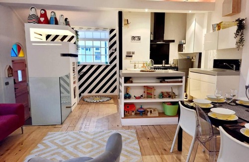 Seafront House | Quirky Seaside Family Cottage, Walk to the Waves!