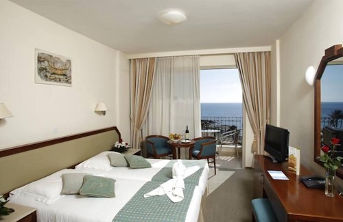 Geroskipou Apartment | R 1140 Theo’s Standard Sea View With full Board, Private Balcony & Safe Deposit Box