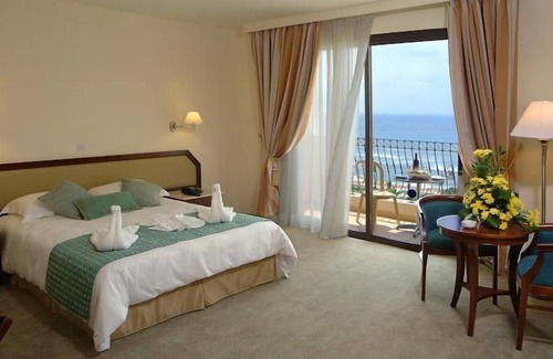 Geroskipou Apartment | R 1140 Theo’s Standard Sea View With full Board, Private Balcony & Safe Deposit Box