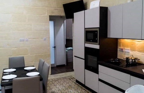 Cospicua Boat Rental | RARE FIND. Charming traditional Maltese 🇲🇹 house right in the ❤️ of the 3 cities