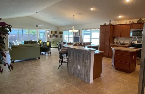 Summerfield House | Recently Updated 3 Bdrm Villa, Free WiFi, 4 person Golf Cart Included