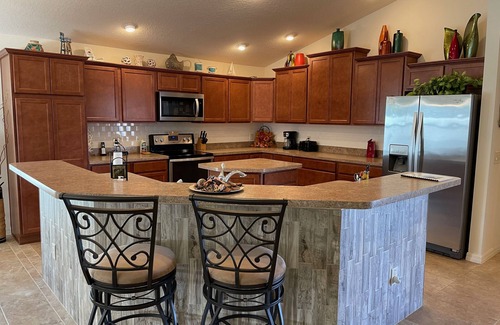 Summerfield House | Recently Updated 3 Bdrm Villa, Free WiFi, 4 person Golf Cart Included