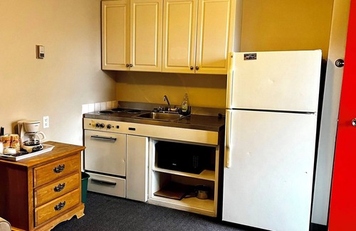 Redwater Hotel | Red Rest Motel