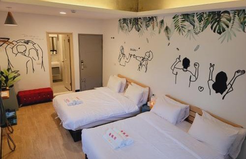 Longtan District Bed & Breakfast | Red Rose B&B漫楓宿民宿 桃園市民宿110號
