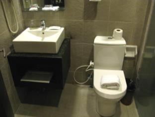 Poblacion District Hotel | RedDoorz Plus at Hotel Esse