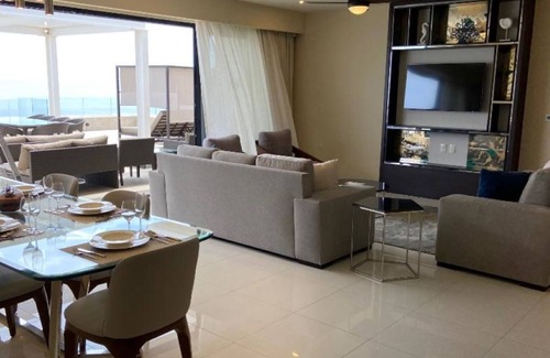 San Jose del Cabo Resort | REDUCED Christmas 2024: Ocean Front Penthouse, 3 BR Villa La Valencia