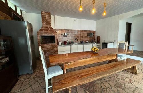 Guaratuba House | Refúgio Natural com Praia Paradisíaca a 300m