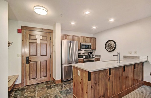 Breckenridge Condo | Refined With Sunny Views 2 Blocks To Downtown Breck 1 Bedroom Condo by RedAwning