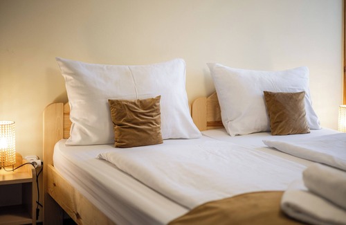 Halaszi House | Regia Panzió és Étterem