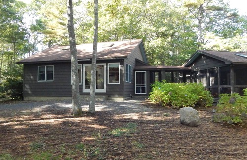 East Boothbay Cottage | Relax & Enjoy Beautiful Views From This Cottage On the Sea