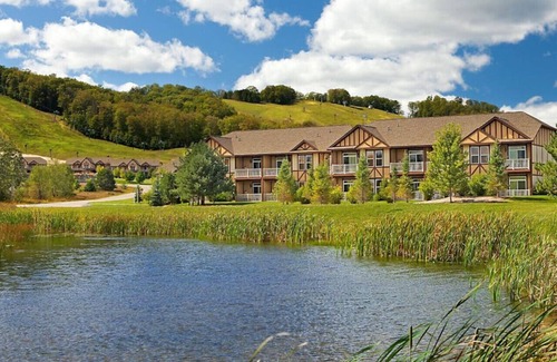 Boyne City Condo | Relax in this 1BD resort condo after skiing at Boyne Mountain