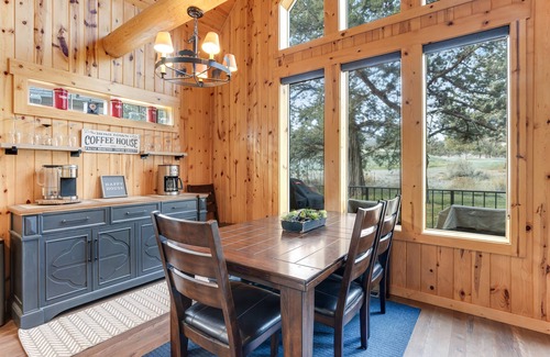 Redmond Ski Chalet | Relaxing golf course-front home with private hot tub, firepit, & shared pool
