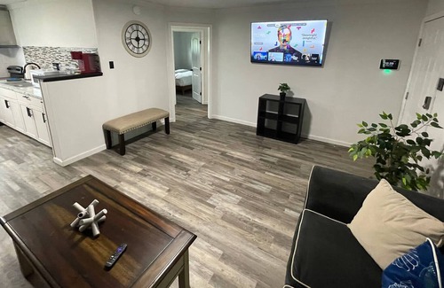 Kreole Apartment | Relaxing Ideal for Vacation 2 Queens 1 Bath 3 TVs