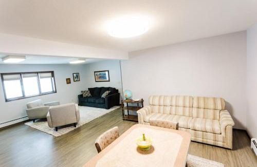 Sand Lake House | Relaxing Lake Haven House - Close to EVERYTHING!