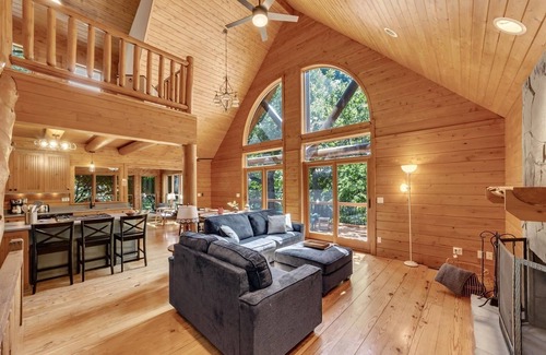 Menard County House | Relaxing Log Home Escape - Sauna, Hot Tub & Billiards!