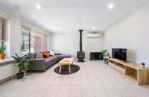 Mount Annan House | Relaxing Poolside House Escape3B