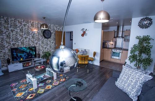 Greenwich Apartment | Remarkable 2-Bed Apartment With Sea View