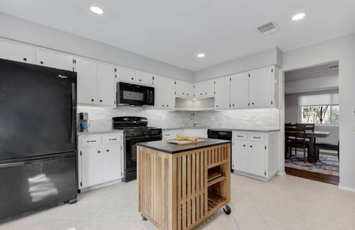 Austin House | Remodeled 3BR, 2.5 Bath Dog-Friendly Retreat w/Large Backyard