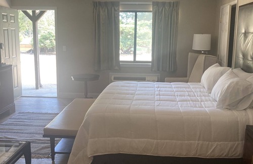 Wappapello Resort | Remodeled King Suite room w/high speed internet