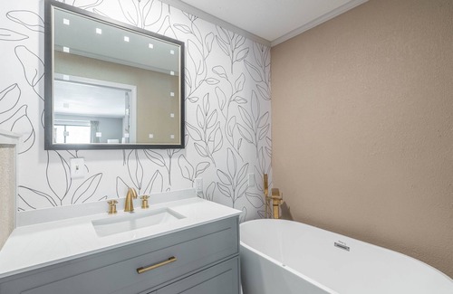 Wappapello Resort | Remodeled King Suite room w/high speed internet