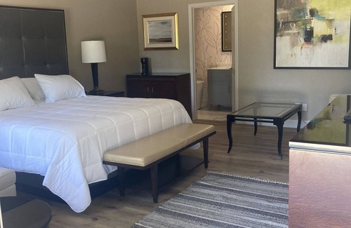 Wappapello Resort | Remodeled King Suite room w/high speed internet