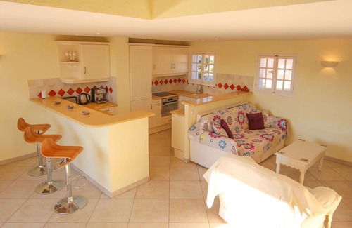 Port Grimaud Apartment | Renovated 2 bedrooms flat et 14 m mooring