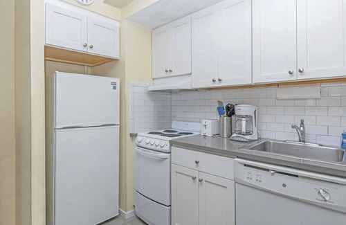Napeague Apartment | Repose 1BR Beachside Home|Tennis+PingPong+Pool+PKG