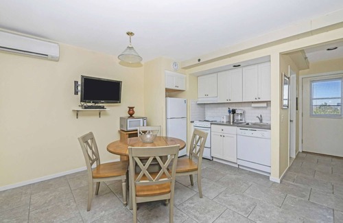 Napeague Apartment | Repose 1BR Beachside Home|Tennis+PingPong+Pool+PKG