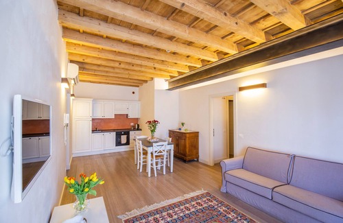 Cola House | Residence Corte San Carlo