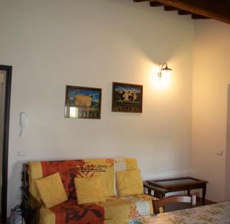 Pieve di Santa Luce Apartment | Residence Giuly Rosselmini