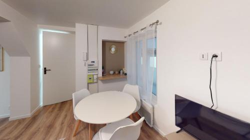 Anatole France Danton Apartment | Residence Monet- F2 à deux pas de toutes commodités