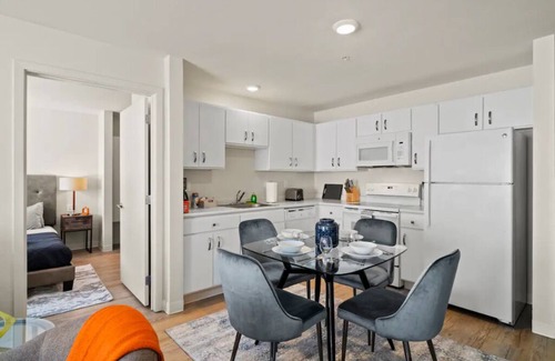 Far North Central Apartment | Resort Amenities - Close To Six Flags | Pool | Gym
