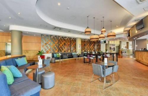 Darwin City Centre Apartment | Resort Style City View King Bed Pool Balcony