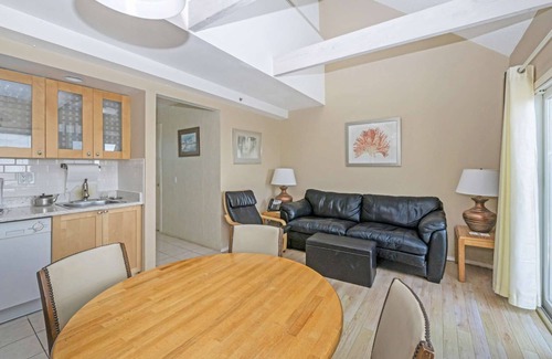 Napeague Apartment | Restful 1BR w/Loft,Top Floor & Close to the Beach