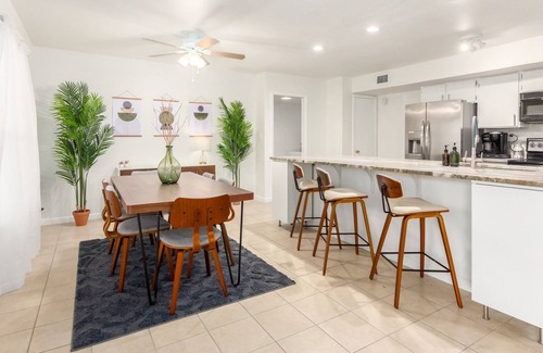 Raskin Estates House | Retro Retreat Scottsdale: 5BR, heated pool, BBQ, outdoor dining