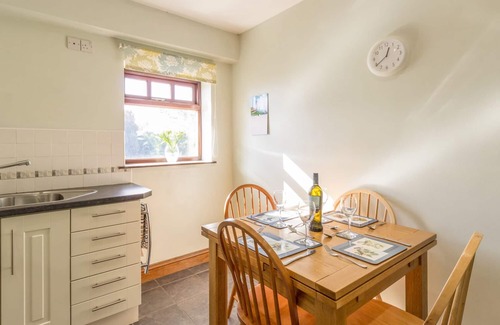 Morpeth Cottage | RIDGE COTTAGE, pet friendly, with a garden in Whitridge