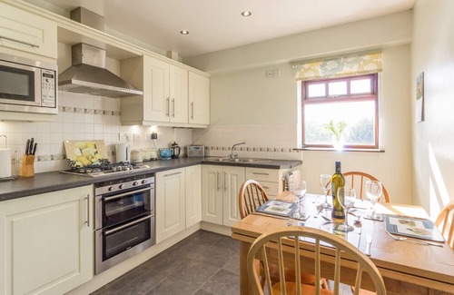 Morpeth Cottage | RIDGE COTTAGE, pet friendly, with a garden in Whitridge
