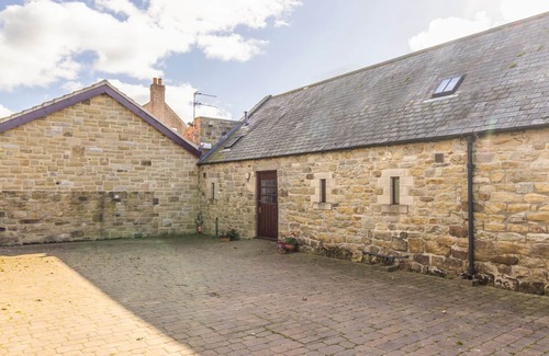 Morpeth Cottage | RIDGE COTTAGE, pet friendly, with a garden in Whitridge