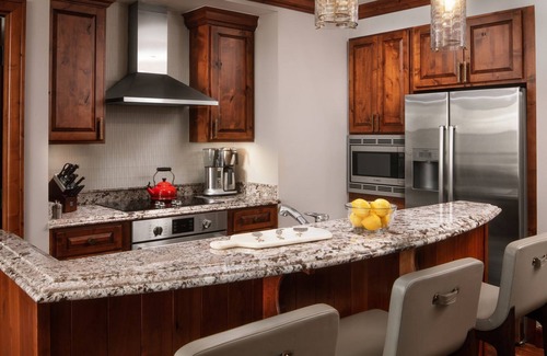 Truckee Apartment | Ritz Carlton Club residence provides a breathtaking 3 Bedroom, 3.5 Bathroom