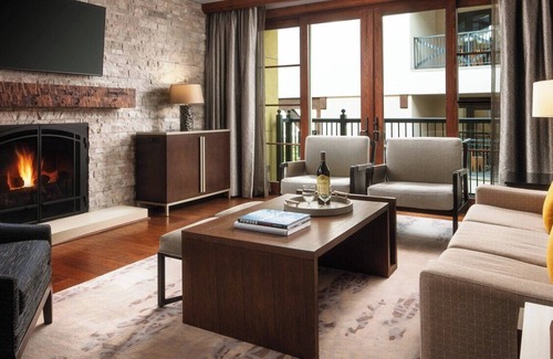 Truckee Apartment | Ritz Carlton Club residence provides a breathtaking 3 Bedroom, 3.5 Bathroom