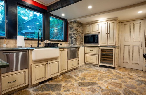 Greenwich Cottage | Riverfront Cottage-Heated Pool-Hot Tub-Fireplace 35minutes from New York City