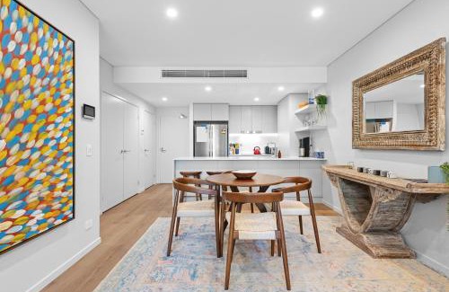 West End Apartment | Riverside 2BR Apt with Amazing Rooftop Pool & Parking