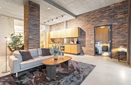 Aarhus C Apartment | Riverside New-Yorker Residence