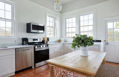 Faubourg Marigny House | Roami at The Mandeville | Three Bedroom w/Balcony