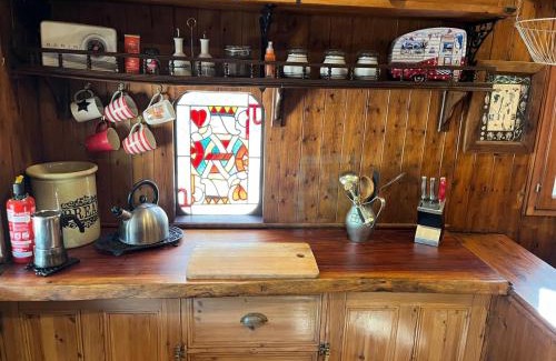 Tortosa Ski Chalet | rolling home